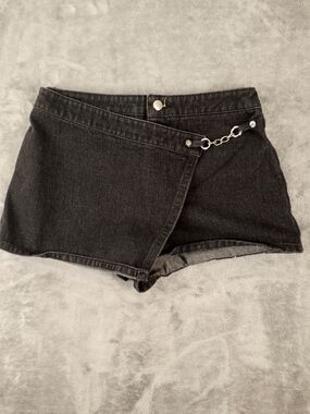 Forever 21 Black Denim Asymmetrical Wrap Shorts with Chain Accent Size Medium